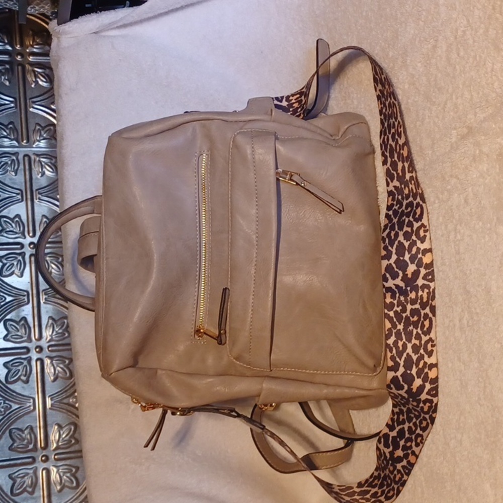 JEN & Co. Backpack over the shoulder bag gray vegan